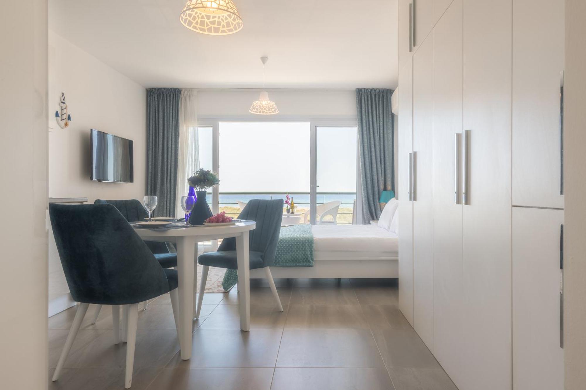 Thalassa Beach Resort & Spa Retreat Vokolidha Bilik gambar